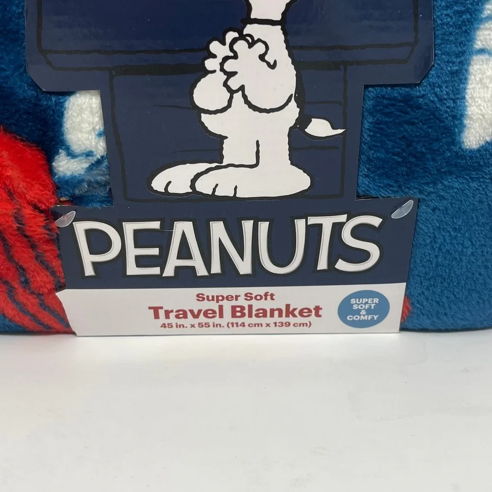 Peanuts Snoopy Christmas Super Soft Travel Blanket Blue Santa Hat Sledding 45x55